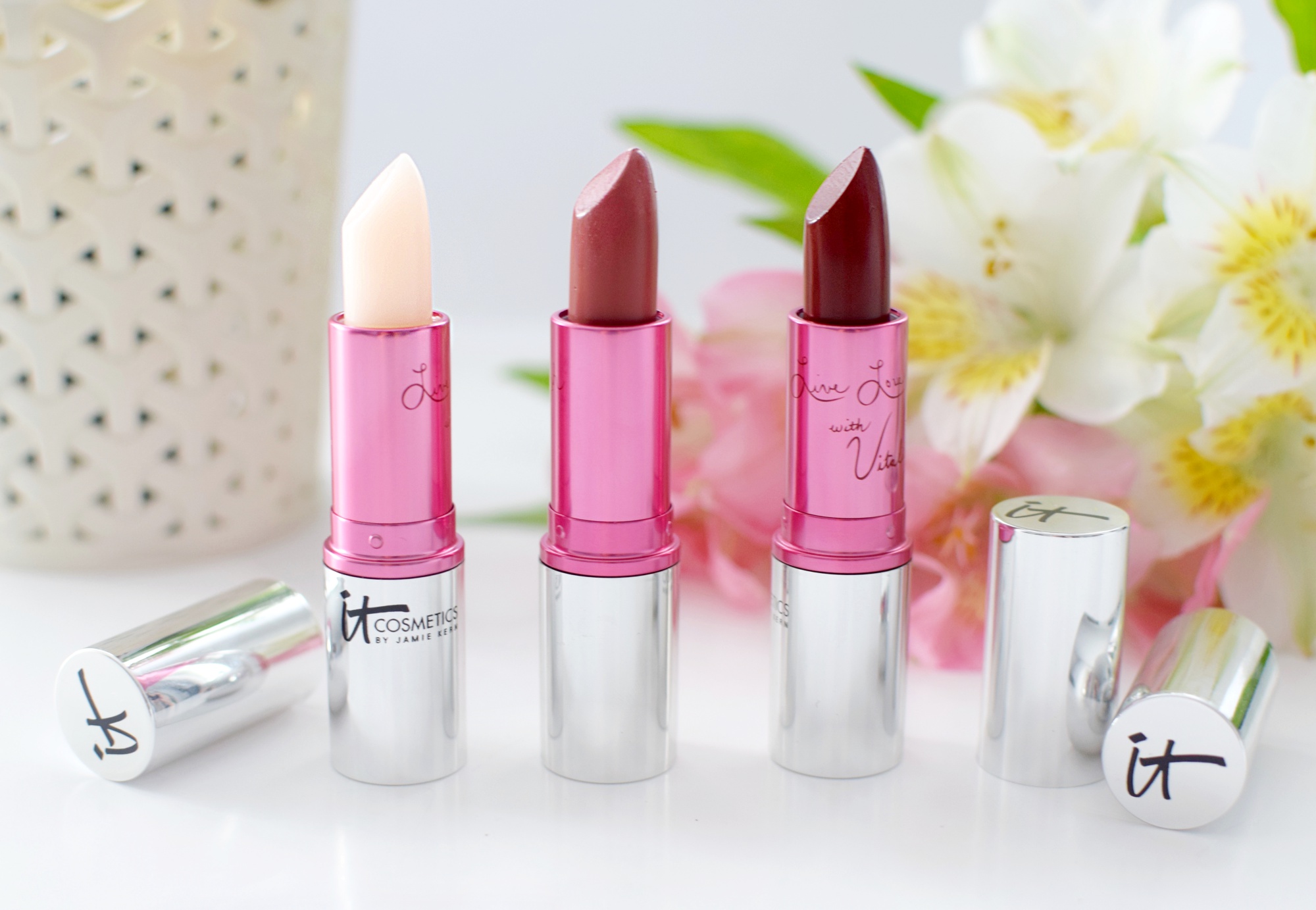 It Cosmetics: Vitality Lip Flush 4-in-1 untuk Bibir Berseri